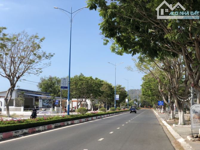 Thị trấn Phước Hải, mặt tiền đường 36m Nguyễn Văn Linh 125m2, ngang 6m dài 21m, 60 thổ cư, - 1