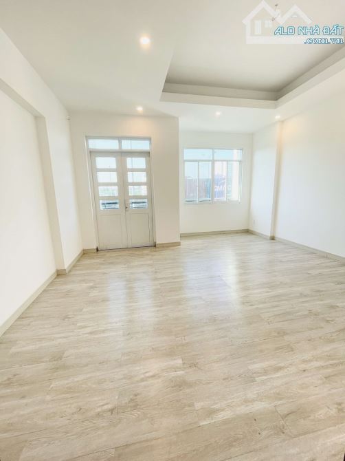 BÁN NHÀ MẶT TIỀN 5 TẦNG ,250 M2 SÀN, TRUNG TÂM Q.7 - 1