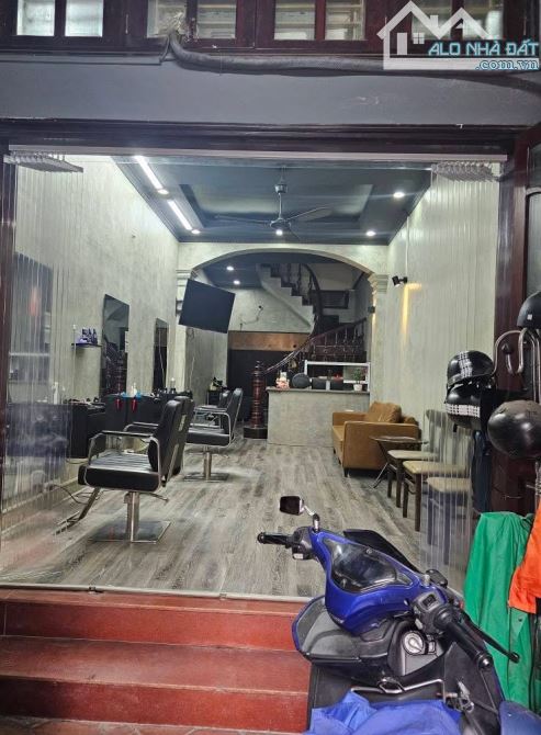 SIÊU HIẾM-MẶT PHỐ TRUNG LIỆT KINH DOANH SẦM UẤT-Ô TÔ DỪNG ĐỖ - 1