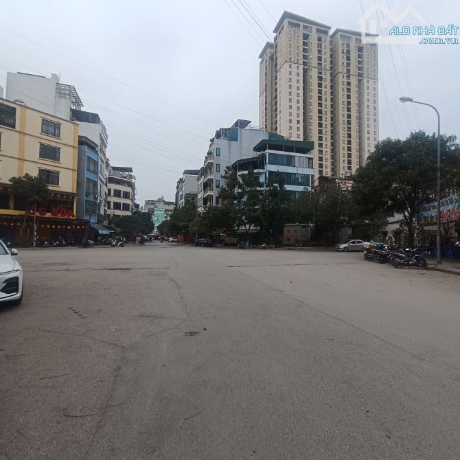 CHO THUÊ MBKD ĐƯỜNG TRUNG KÍNH, 220M2 THÔNG SÀN,  VỈA HÈ,KINH DOANH BẤT CHẤP. - 1