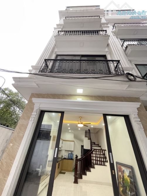 NGỌC LÂM PHỐ ẨM THỰC - LÔ GÓC - Ô TÔ VÀO NHÀ - 5 TẦNG MỚI ĐẸP LONG LANH - 7.65 TỶ - 1