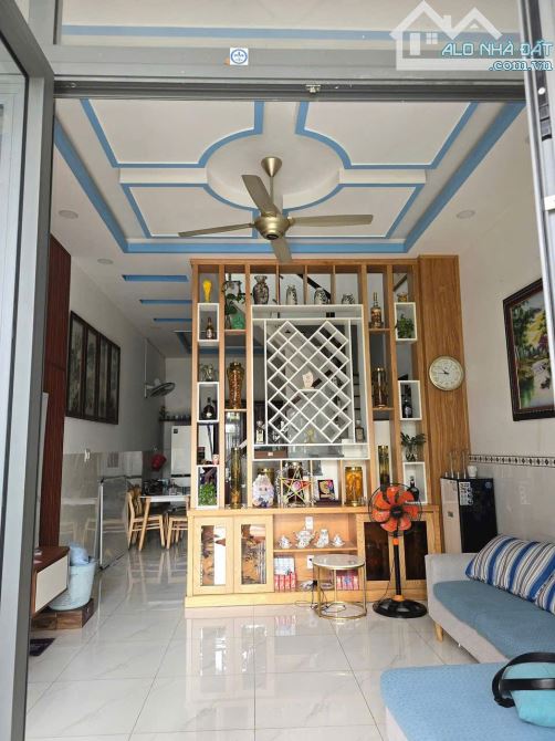 Nhà 1 trệt, 2 lầu, đường Gò Cát, Phường Phú Hữu Q9 giá 5 tỷ - 2