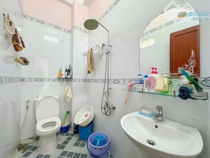 Nhà 2 tầng - hxh 4 chỗ - nội thất đẹp - kdc cao tầng đồng bộ - nhỉnh 6 tỷ - 2
