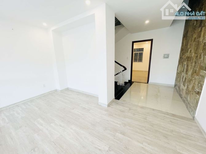 BÁN NHÀ MẶT TIỀN 5 TẦNG ,250 M2 SÀN, TRUNG TÂM Q.7 - 2