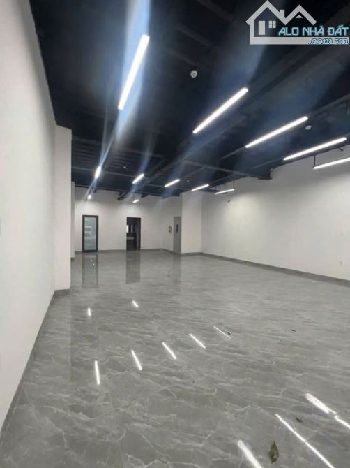 MẶT BẰNG Cho Thuê TRỐNG SUỐT Mặt tiền NGUYỄN HỮU THỌ – Ngang 10 m - 2