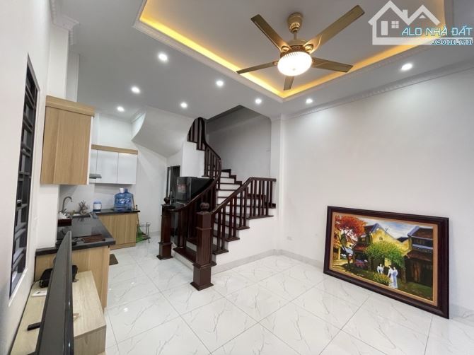 NGỌC LÂM PHỐ ẨM THỰC - LÔ GÓC - Ô TÔ VÀO NHÀ - 5 TẦNG MỚI ĐẸP LONG LANH - 7.65 TỶ - 2