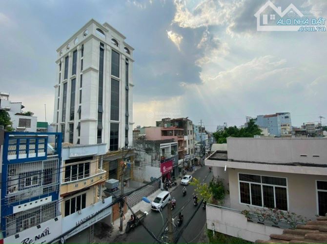 Chỉ 34 tỷ - HĐT 150 Triệu - Tòa nhà đường Hoàng Hoa Thám, Ga T3 - 7.2*24m - Sàn 1000m2. - 2