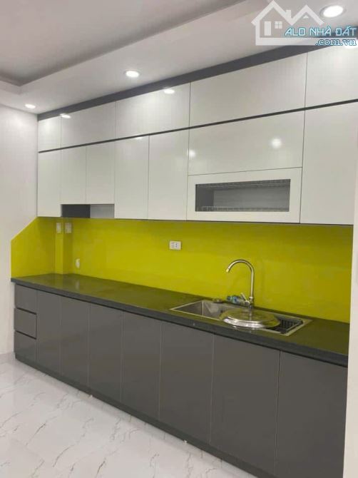 Bán nhà Yên Bệ Kim Chung 38m2, 5 tầng, giá 5.9 tỷ, ô tô vào nhà. - 2
