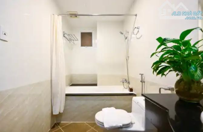 KHÁCH SẠN 65 PHÒNG- MT CMT8 VS BÙI THỊ XUÂN,Q1- DT: 8X30- GIÁ: 1,25 TỶ/TH - 2
