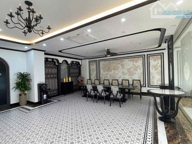 BÁN TOÀ NHÀ 8 TẦNG CÓ HẦM PHỐ TRẦN THÁI TÔNG. DÒNG TIỀN 250TR/THÁNG. 186M² x 8 TẦ - 2