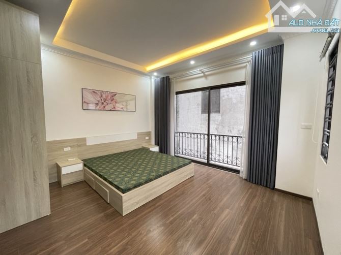 NGỌC LÂM PHỐ ẨM THỰC - LÔ GÓC - Ô TÔ VÀO NHÀ - 5 TẦNG MỚI ĐẸP LONG LANH - 7.65 TỶ - 3