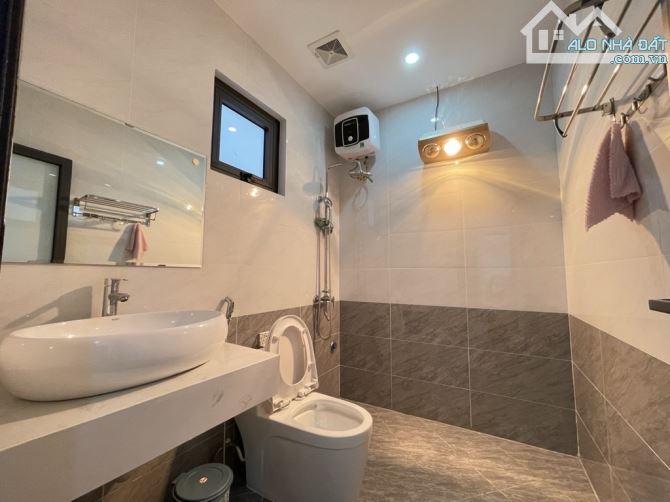 NGỌC LÂM PHỐ ẨM THỰC - LÔ GÓC - Ô TÔ VÀO NHÀ - 5 TẦNG MỚI ĐẸP LONG LANH - 7.65 TỶ - 4
