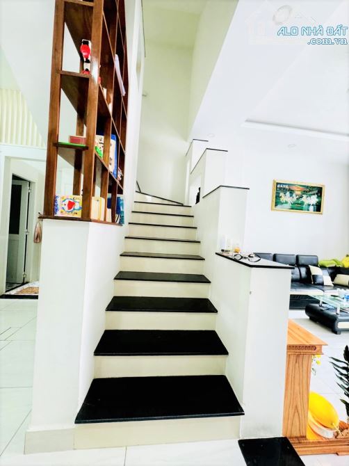 Đường Nguyễn Thị Thập - hẻm 2 oto tránh nhau - Nhà 3 tầng ngang lớn 5.3m - Chỉ: 8.6 TỶ. - 4