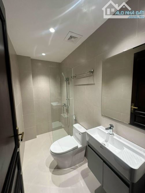 Phân Lô Hoàng Quốc Việt, ô tô tránh  45/60m 6 tầng, mặt tiền 4.1 17,5 tỷ . - 5