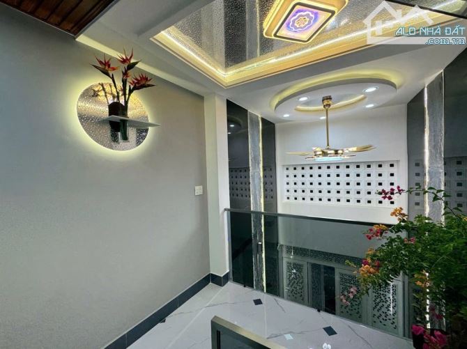 Bán nhà 3 tầng, Phạm Văn Chí, Phường 7, Quận 6. 133m2 SD - full nội thất - 5