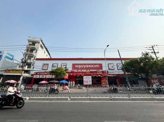 CHO THUÊ SHOWROOM LỚN – 56 LÊ VĂN QUỚI, BÌNH TÂN – DIỆN TÍCH 2500M², HỢP ĐỒNG DÀI HẠN