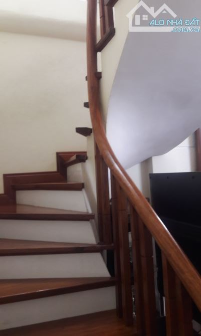 Bán nhà bagac đỗ, gần ô tô tránh ngõ Thống Nhất phố Đại La 49m2 x 3t mt3,9 giá 15,5 tỷ
