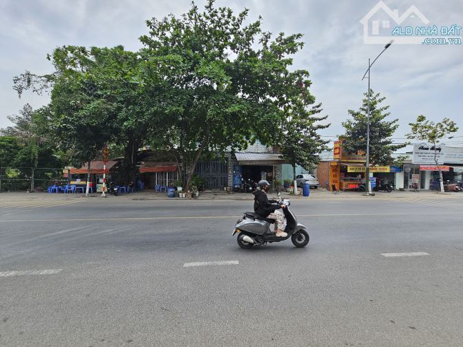 Đất đẹp mặt tiền Nguyễn Thị Minh Khai gần chợ Tân Long và ngã tư Chiêu Liêu Tp. Dĩ An