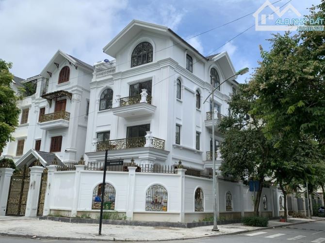 BÁN GẤP BIỆT THỰ HỒ TÂY - LÔ GÓC - 200M2 - MT 12M - ĐƯỜNG Ô TÔ TRÁNH - CHỈ 38 TỶ