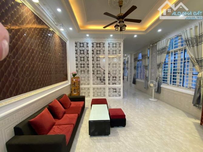 BAN NHA, mặt tiền đường số 17. Q7, rẻ nhất đường 17. Dt: 7.5m x 20m. Giá: 42 tỷ.