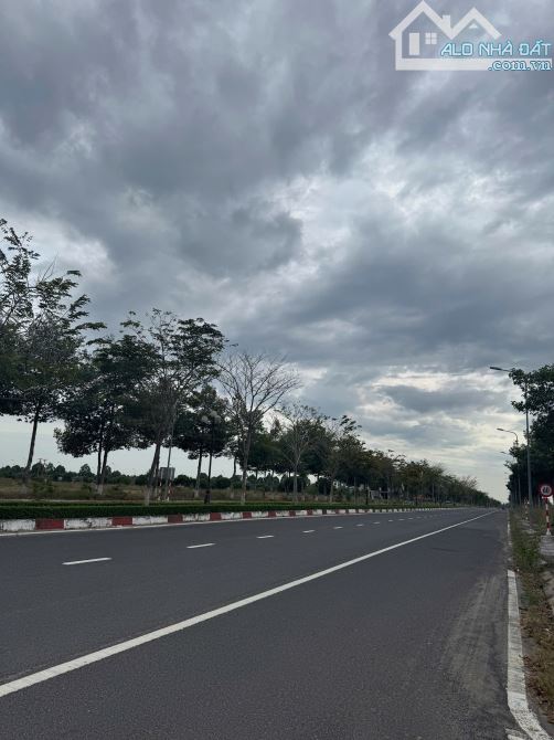 CHÍNH CHỦ cần bán mảnh đất NGAY MT Hùng Vương 100m2 GIÁ 800TR