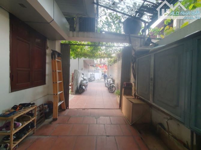Chủ gửi bán căn nhà phố lệ mật - ô tô đỗ cửa - hàng xóm Vinhome -xung quanh full tiện ích