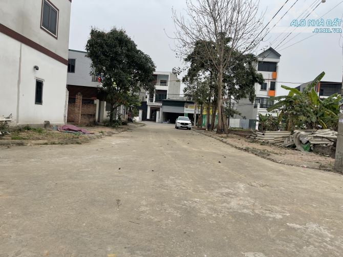OTO THÔNG ĐỖ CỬA. TẠI VÂN NỘI ĐÔNG ANH
