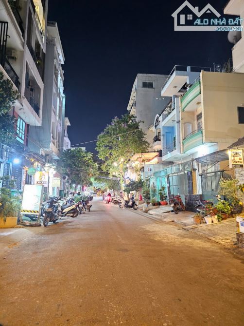 BÁN NHÀ 7 TẦNG MẶT TIỀN ĐƯỜNG SỐ 49, TÂN QUY, QUẬN 7