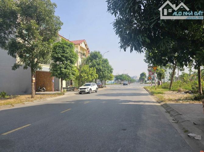 Bán NGUYỄN QUYỀN KHẢ LỄ ngay cạnh cửa ngõ TÂY NAM đường 22m vỉa hè 6m kinh doanh đầu tư