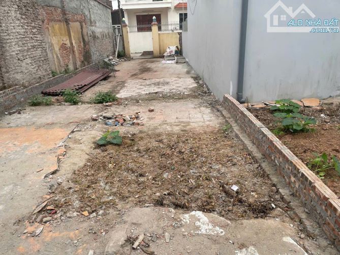 Bán đất Kiêu Kỵ - Hai mặt tiền – Ô tô đỗ cổng – 100m2 – Giá 5.1 tỷ