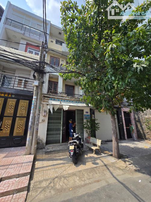 Bán gấp nhà đối diện công viên đs 4C khu Tên Lửa 4x20m 3 lầu giá 10 tỷ (giá tốt)