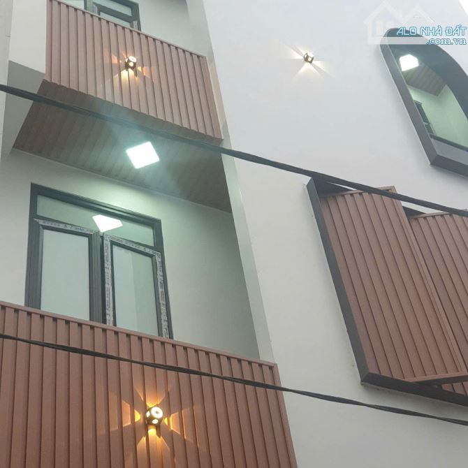 nhà xây mới ngõ 3xx MIẾU HAI XÃ  lê chân giá 3,5 tỷ