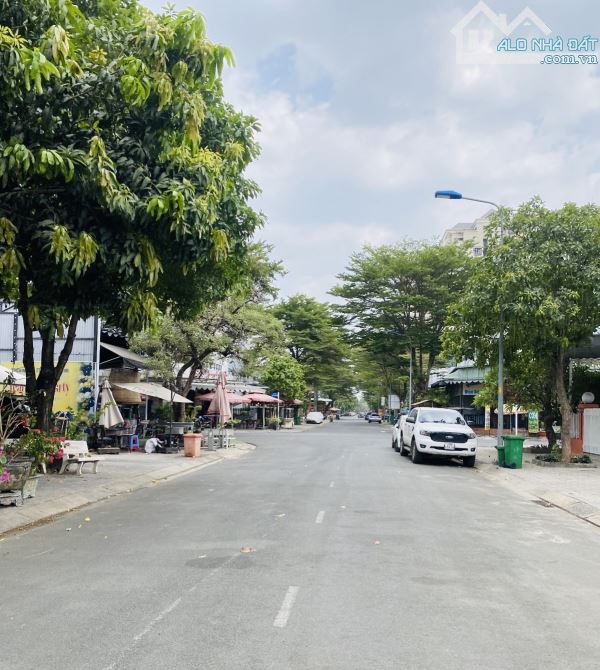 Biệt thự Gia Hoà, mặt tiền kinh doanh Nguyễn Đình Thi (trục chính KDC Gia Hoà)
