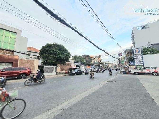 Mặt tiền Nguyễn Văn Nghi P.7 GV, 5 tầng 105m2, sổ vuông công nhận đủ