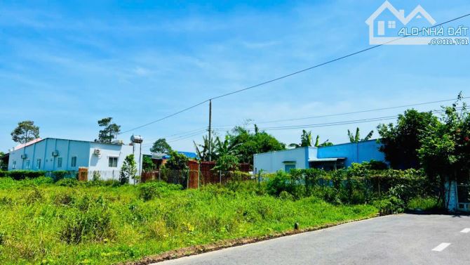 Bán Lô Đất Mt Nhựa -TT Đất Đỏ - Đất Đỏ - BRVT Diện tích : 370m2(10x37) 120tc Vị Trí: ngay