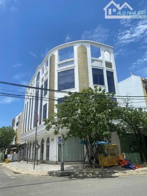 Bán nhà đẹp căn góc 2 mặt tiền đường 10,5m đường Nguyễn Đình Trọng và Đặng Tất - Liên Chiể