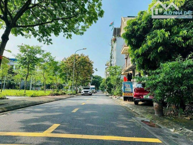 Đất TĐC Giang Biên, view vườn hoa, vỉa hè ô tô tránh, kinh doanh, 68m, MT 4.3m, nhỉnh 16tỷ