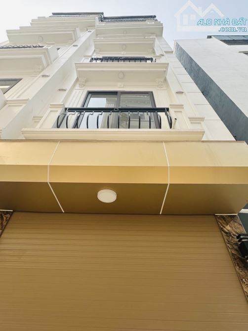 Đại Cát-Bắc Từ Liêm -Ô Tô Đỗ Cửa DT 40m ,5 Tầng ,4 Ngủ ,Giá 5,3 Tỷ