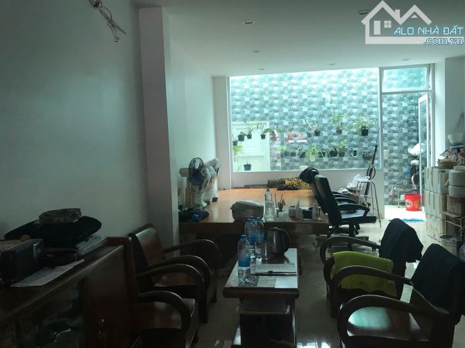 Bán nhà 5 tầng 100m2 22 tỷ đường Nguyễn Bỉnh Khiểm gần biển và đường trần phú 50m