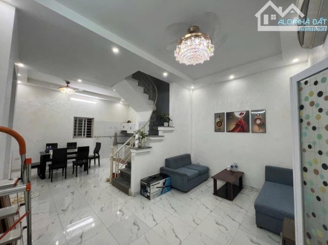 cho thuê nhà nguyên căn phố Bạch Mai dt 43m