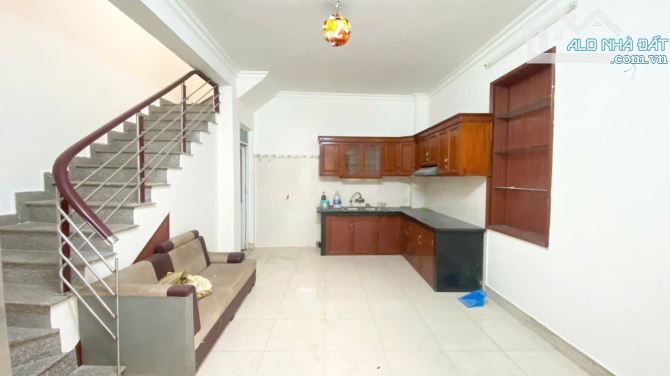 SIÊU PHẨM NHÀ 3 Tầng giá rẻ nhất Sở Dầu,Hồng Bàng  chỉ 2,1 tỷ nhà 3 sân cổng riêng gần 50