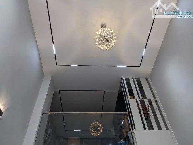 cần bán nhà 4 tầng, nội thất vip chỉ  5 TỶ ngay Lê Văn Việt
