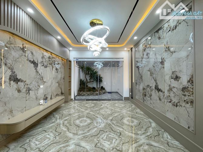 Nhà 5 tầng thang máy tuyến 2 Văn Cao - 80m2 - Điểm kinh doanh tốt - 1