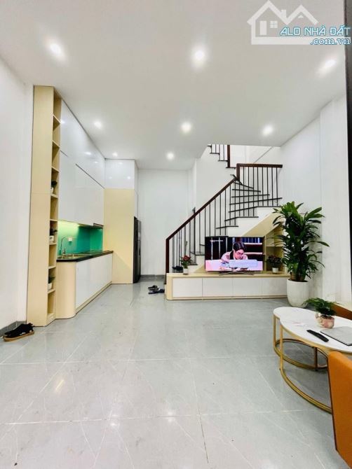Ngõ Thổ Quan - ô tô lùi cửa - xây mới đủ nội thất- sổ vuông - 31m2 - chào 7 tỷ 850 triệu - 1