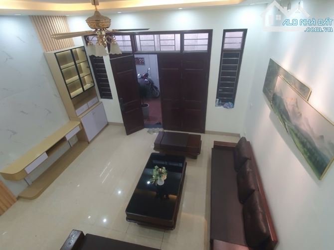 Chủ gửi bán căn nhà phố lệ mật - ô tô đỗ cửa - hàng xóm Vinhome -xung quanh full tiện ích - 1