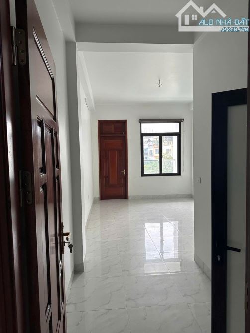 BÁN GẤP- NHÀ MẶT NGÕ KD Dịch Vọng Hậu- 42m x 5T- 30m mặt phố- nhỉnh 9 tỷ - 1
