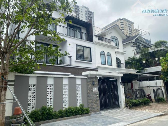 CẦN BÁN BIỆT THỰ TT4 THÀNH PHỐ GIAO LƯU PHẠM VĂN ĐỒNG - SỔ ĐỎ 190M, 57.5TỶ - 1