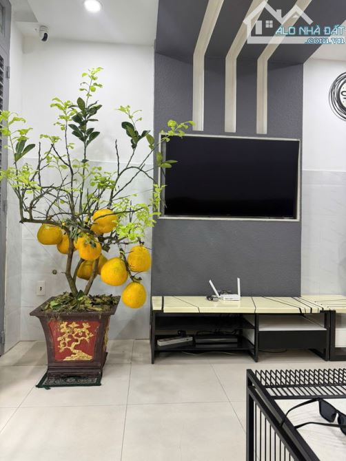 Tân Bình - hẻm xe hơi - 44m2 - 2 tầng - tặng full nội thất - dòng tiền - nhỉnh 6 tỷ - 1