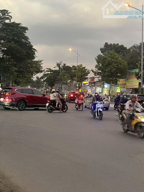 Bán Đất Mặt Tiền Nguyễn Thị Minh Khai Dĩ An Tặng Nhà Tiền Chế - 1