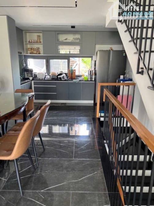 cần bán nhà 4 tầng, nội thất vip chỉ  5 TỶ ngay Lê Văn Việt - 1